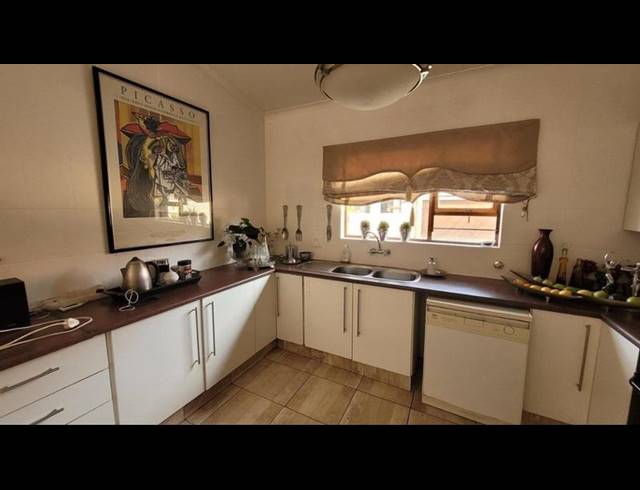 3 BEDROOM TOWNHOUSE FOR SALE IN VANDERBIJLPARK SW 5